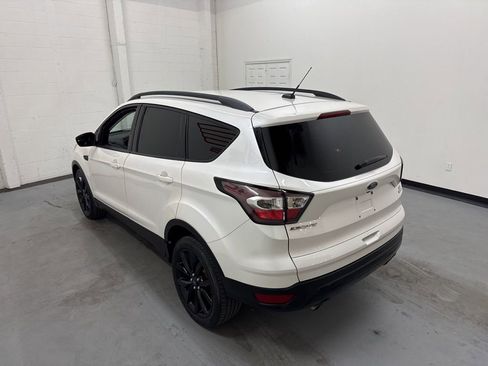 Used 2017 Ford Escape SE w/ SE Sport Appearance Package image 16