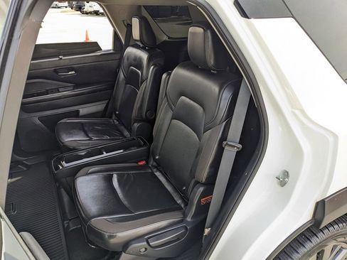 Used 2024 Nissan Pathfinder SL w/ SL Premium Package FWD image 38