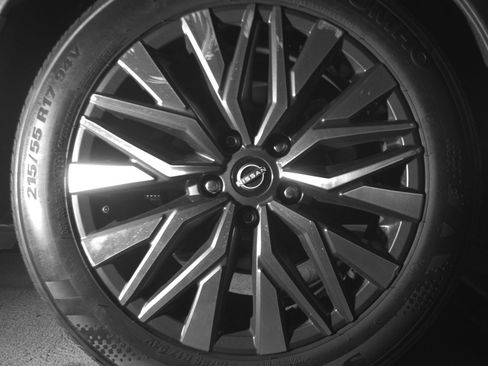 Used 2025 Nissan Altima 2.5 SV FWD image 15