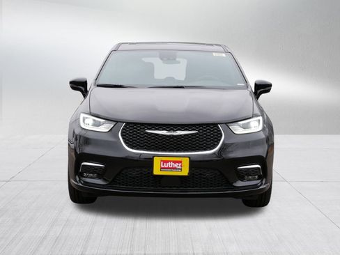 New 2026 Chrysler Pacifica Limited w/ Trailer Tow Group image 2