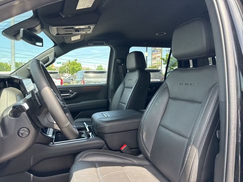 Used 2025 GMC Yukon Denali image 10