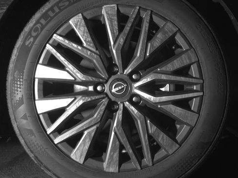 Used 2025 Nissan Altima 2.5 SV FWD image 13