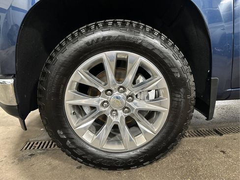 Used 2022 Chevrolet Silverado 1500 LTZ w/ LTZ Premium Package AWD/4WD image 25
