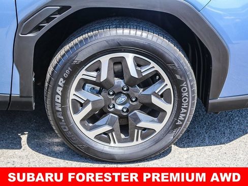 Used 2025 Subaru Forester Premium AWD/4WD image 10