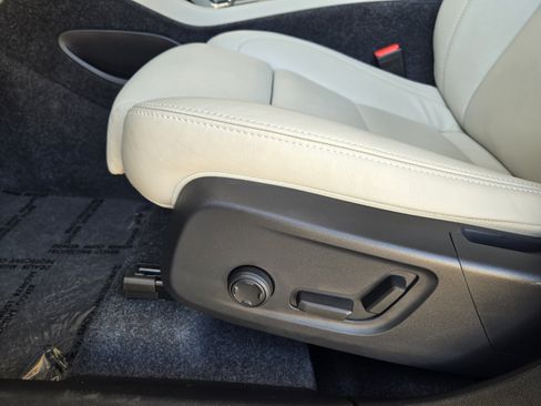 Used 2022 Volvo XC60 B5 Inscription w/ Advanced Package FWD image 23