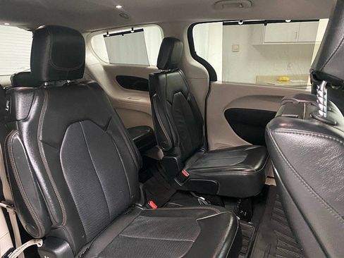 Used 2017 Chrysler Pacifica Touring-L Plus image 13