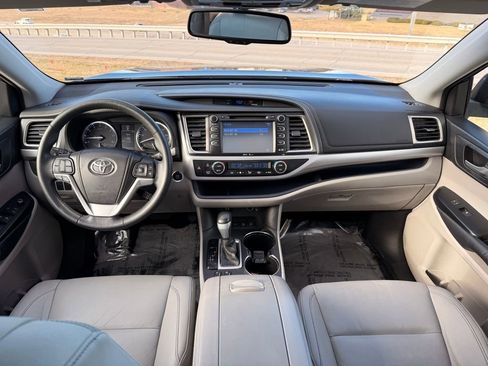 Used 2014 Toyota Highlander XLE image 29