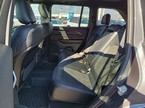 Used 2025 Jeep Grand Cherokee Altitude AWD/4WD image 11