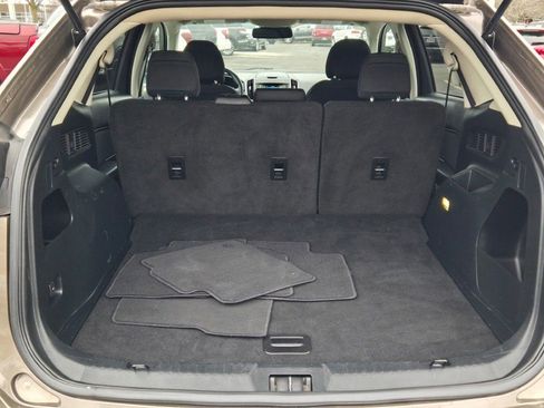 Used 2019 Ford Edge SE image 12