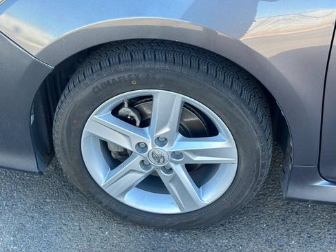 Used 2014 Toyota Camry SE FWD image 10