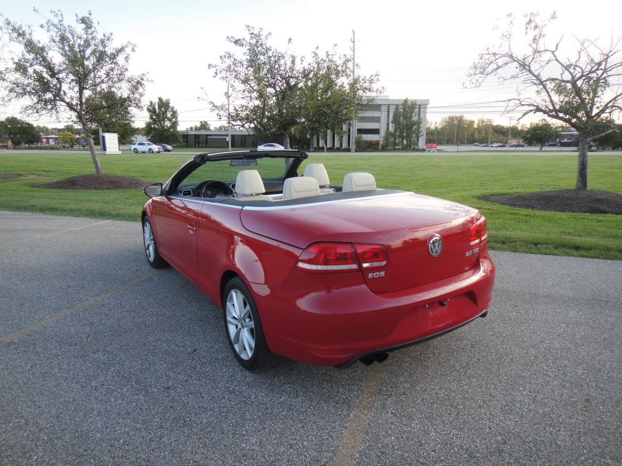 Used 2012 Volkswagen Eos Komfort FWD image 13