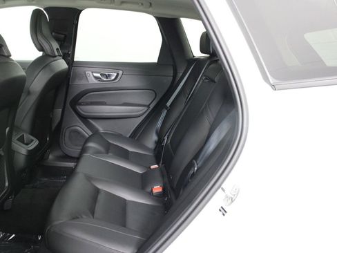 Certified 2025 Volvo XC60 B5 Core image 32