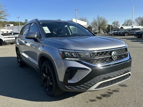 Certified 2022 Volkswagen Taos SE w/ Panoramic Sunroof Package image 7