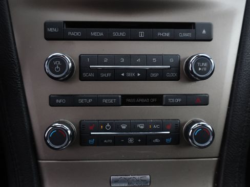 Used 2012 Lincoln MKT FWD image 6