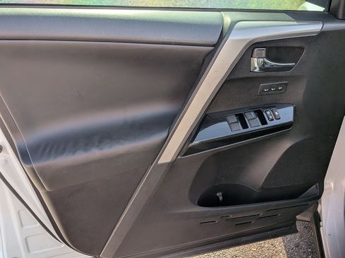 Used 2016 Toyota RAV4 Limited image 12