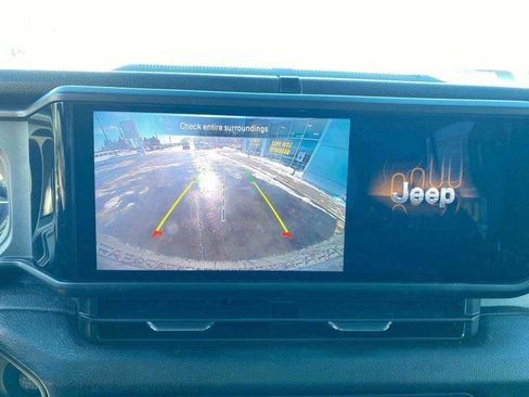 Used 2025 Jeep Wrangler Willys image 14