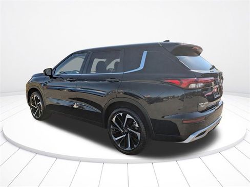 Used 2024 Mitsubishi Outlander SE image 5