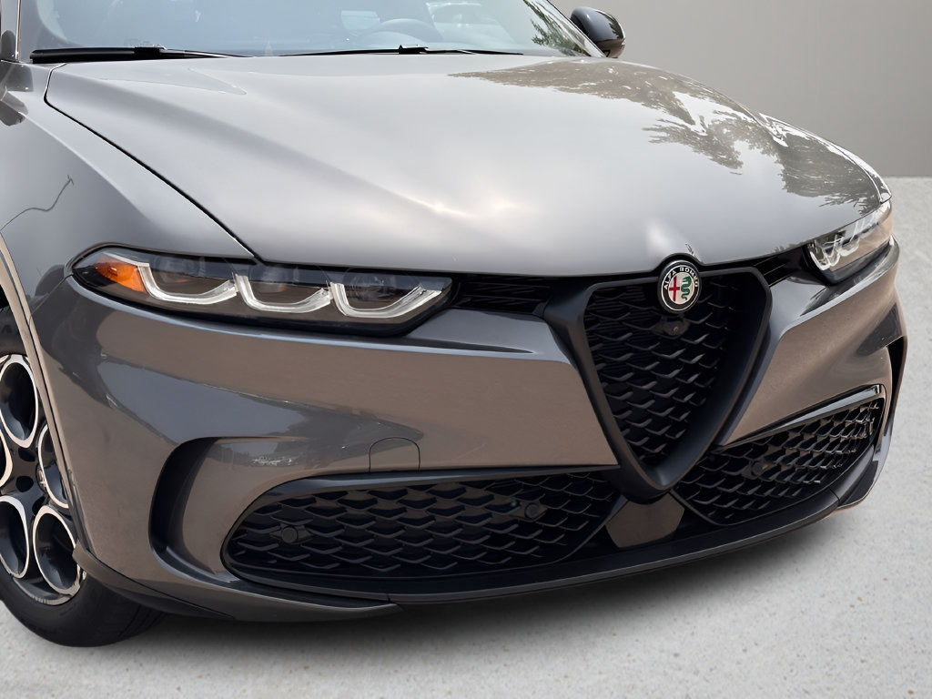 Used 2025 Alfa Romeo Tonale AWD/4WD image 25