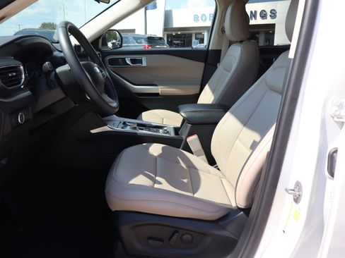 Used 2024 Ford Explorer XLT w/ Equipment Group 202A AWD/4WD image 9