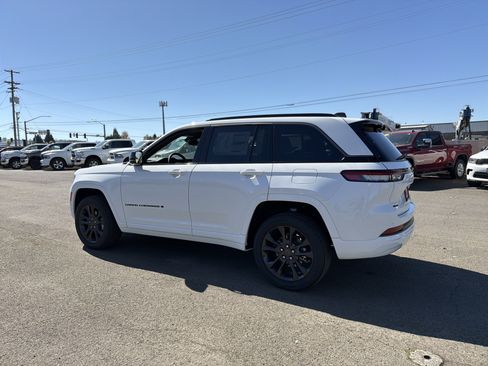 New 2026 Jeep Grand Cherokee Limited Reserve AWD/4WD image 3