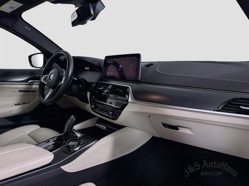 Used 2023 BMW M550i xDrive w/ Executive Package image 36