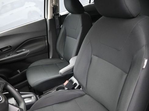 New 2025 Nissan Kicks Play S image 19