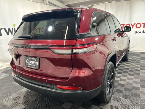 Used 2024 Jeep Grand Cherokee Altitude AWD/4WD image 7