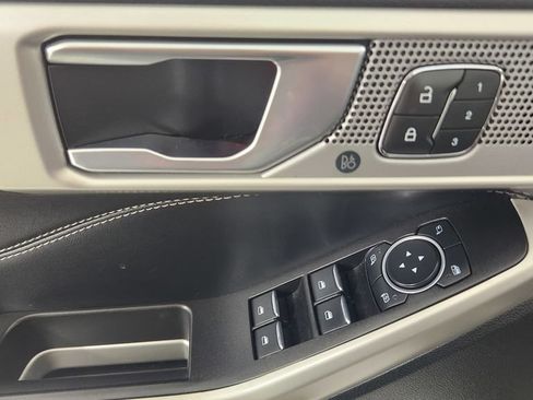 Used 2022 Ford Explorer Limited w/ Equipment Group 301A AWD/4WD image 21