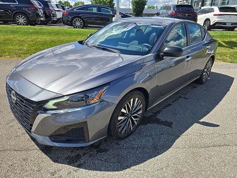 Used 2024 Nissan Altima 2.5 SV FWD image 9