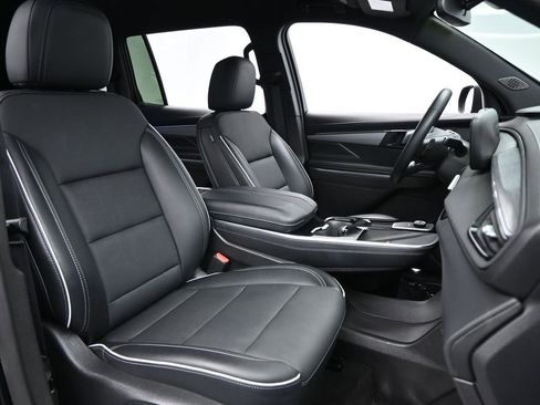 Used 2025 Buick Enclave Preferred image 11