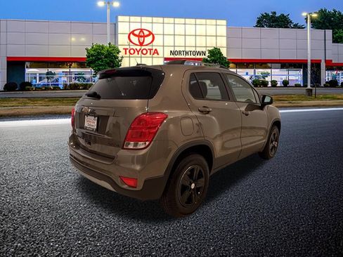 Used 2021 Chevrolet Trax LT AWD/4WD image 3