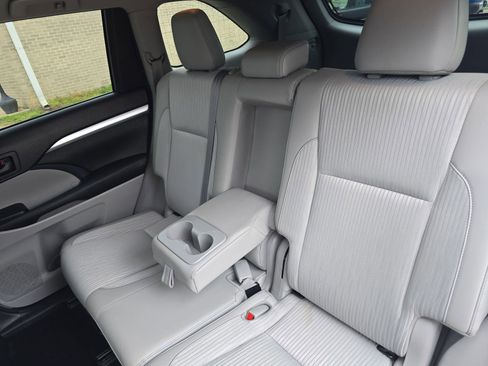 Used 2018 Toyota Highlander Plus image 15