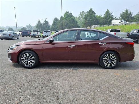 Used 2024 Nissan Altima 2.5 SV FWD image 6