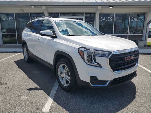 Used 2023 GMC Terrain SLE w/ Driver Convenience Package FWD image 10