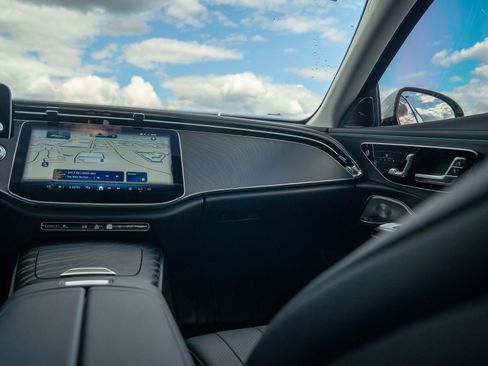 Certified 2025 Mercedes-Benz E 350 4MATIC Sedan image 18