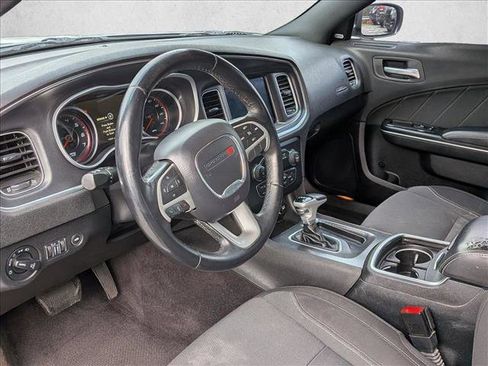 Used 2017 Dodge Charger SXT image 9
