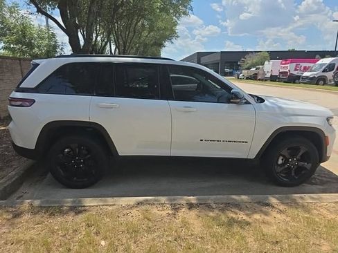 Used 2023 Jeep Grand Cherokee Limited w/ Luxury Tech Group II AWD/4WD image 4