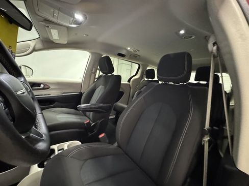 Used 2023 Chrysler Voyager LX FWD image 23