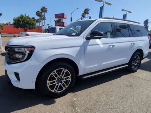 Used 2025 Ford Expedition Active AWD/4WD image 4