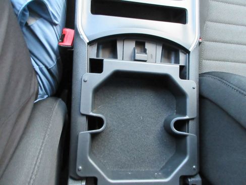 Used 2021 Ford Edge SE FWD image 24