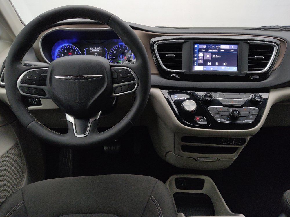 Used 2022 Chrysler Voyager LX FWD image 22