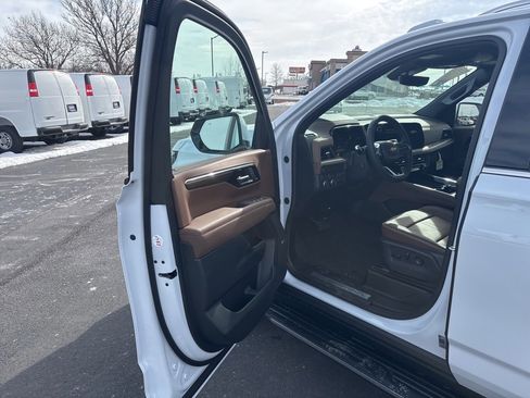 New 2026 Chevrolet Tahoe High Country w/ Sun And Tow Package image 9