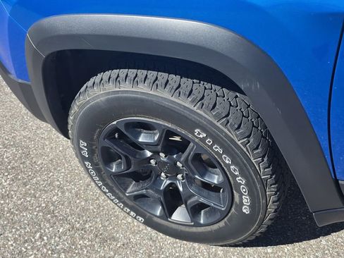 Used 2022 Jeep Cherokee Trailhawk w/ Premium Leather Package image 11