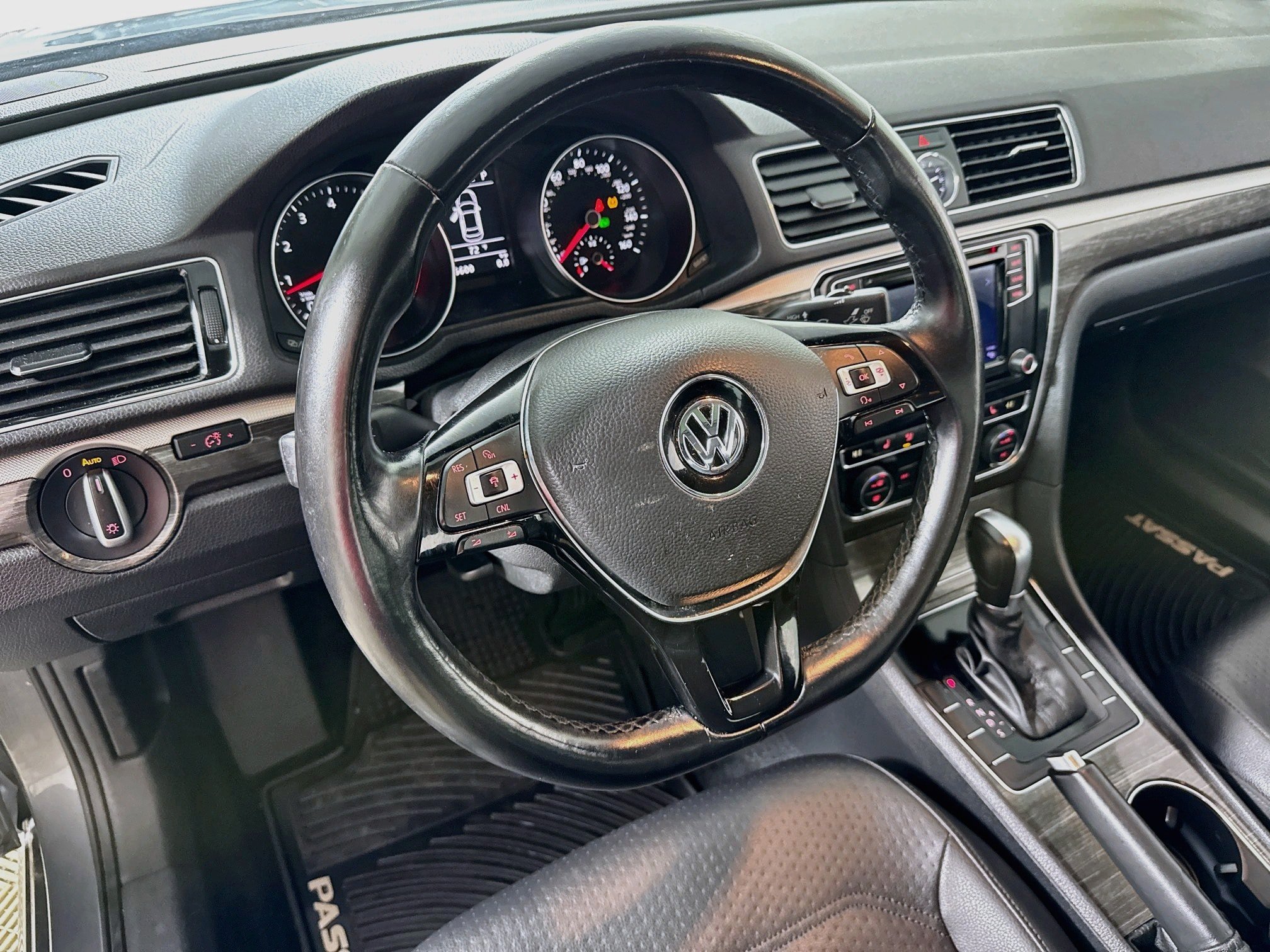 Used 2016 Volkswagen Passat 1.8T SE FWD image 23