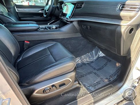Used 2023 Jeep Wagoneer L Series II image 12