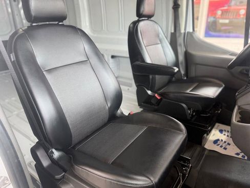 Used 2025 Ford Transit 250 148 Medium Roof RWD image 17
