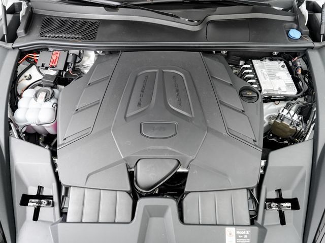 Certified 2026 Porsche Cayenne Coupe AWD/4WD image 25