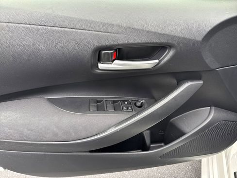 Used 2020 Toyota Corolla LE image 10