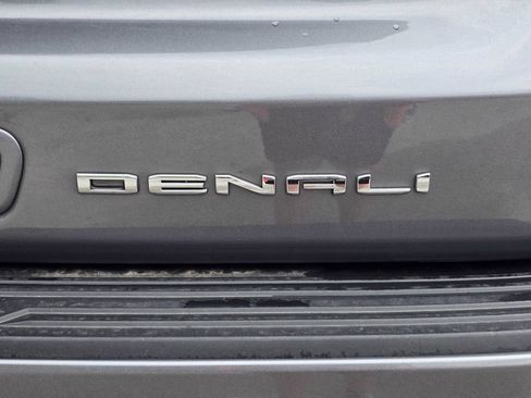 Certified 2021 GMC Yukon Denali w/ Denali Premium Package AWD/4WD image 8
