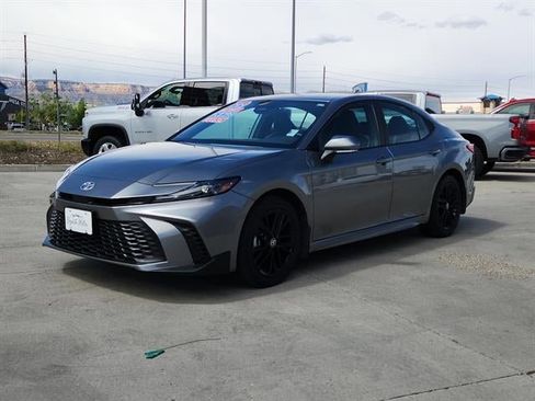 Used 2025 Toyota Camry SE w/ Convenience Package image 2